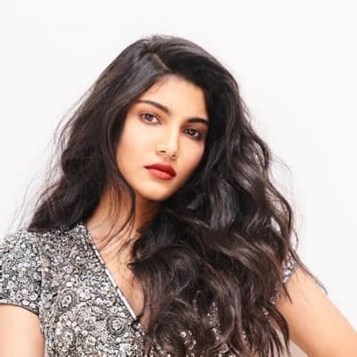 Alizeh Agnihotri- Bio, Height, Net Worth, Boyfriend
