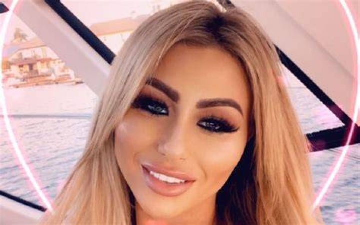 Melanie Martin- Wiki, Height, Boyfriend, Net Worth
