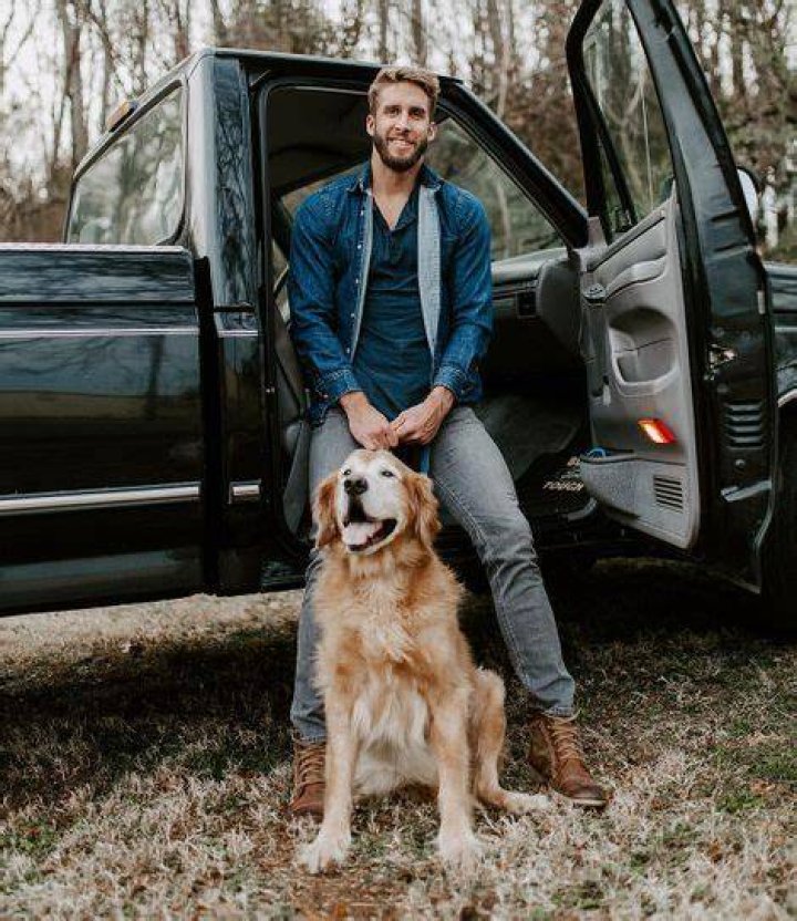 Shawn Booth- Bio, Height, Net Worth, Girlfriend, Dating