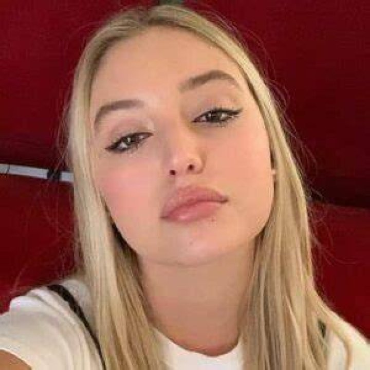Who is Bella Podaras? Wiki, Boyfriend, Net Worth, Height
